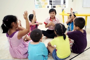 Giáo dục homeschool: Đang “nhồi” kiến thức  hay  thần thánh hóa nhà trường