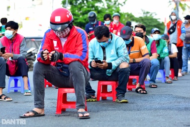 Vì sao doanh nghiệp thu phí xét nghiệm của shipper?