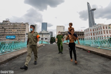 Đưa người lang thang ở TPHCM về khu tập trung nuôi ăn, ở và chăm sóc y tế