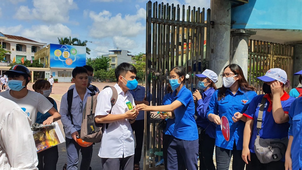 Thí sinh cả nước nói gì về đề nghị luận văn học gây hứng thú? - 9 Thí sinh cả nước nói gì về đề nghị luận văn học gây hứng thú? - 9