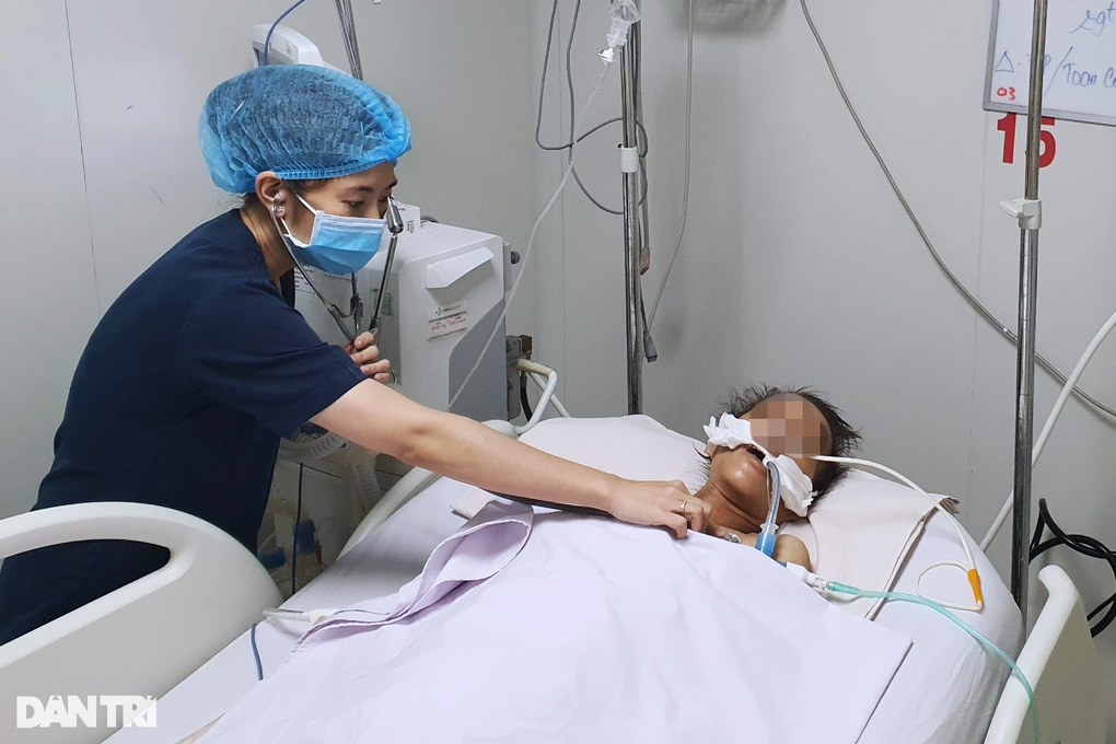 Bất ngờ lên cơn sốt, đau bụng nguy kịch sau dính mưa - 2 Bất ngờ lên cơn sốt, đau bụng nguy kịch sau dính mưa - 2