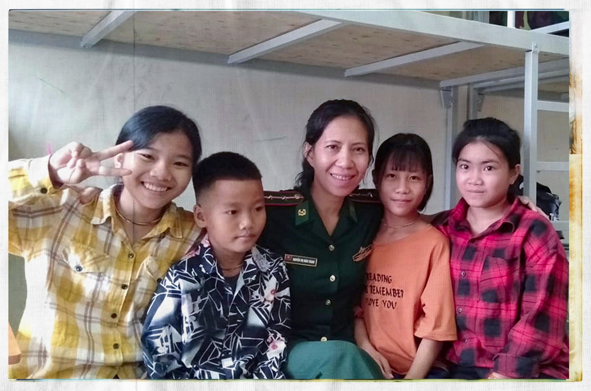 Người mẹ biên phòng của những đứa trẻ tộc người ngủ ngồi Đan Lai - 10 Người mẹ biên phòng của những đứa trẻ tộc người ngủ ngồi Đan Lai - 10