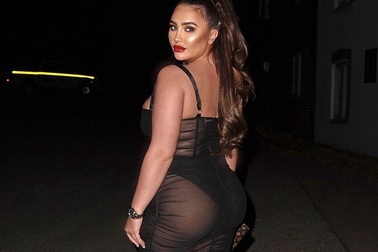 Choáng váng với váy hở bạo của Lauren Goodger