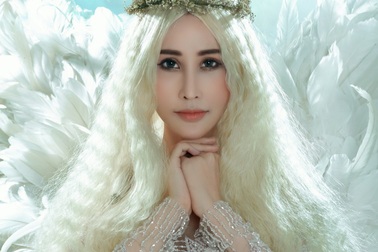 Chi Nguyễn hóa thân thành "thiên thần tuyết"