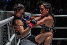 Bị đối thủ áp đảo, nữ võ sĩ vẫn thắng knock-out ngoạn mục