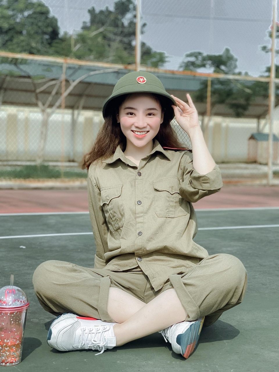 Hot girl ĐH Thủ Đô mặt mộc xinh đẹp bất chấp nắng hè và tập luyện mệt mỏi - 1 Hot girl ĐH Thủ Đô mặt mộc xinh đẹp bất chấp nắng hè và tập luyện mệt mỏi - 1