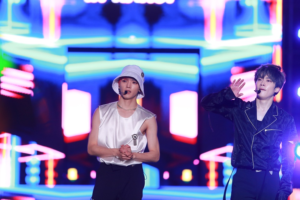 Ngắm lại màn trình diễn khiến fan phát cuồng của EXO-SC, Taemin - 14 Ngắm lại màn trình diễn khiến fan phát cuồng của EXO-SC, Taemin - 14