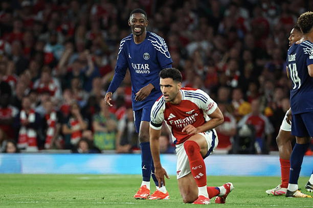 Cổ động viên Arsenal bị chỉ trích thậm tệ sau khi đội nhà thua PSG