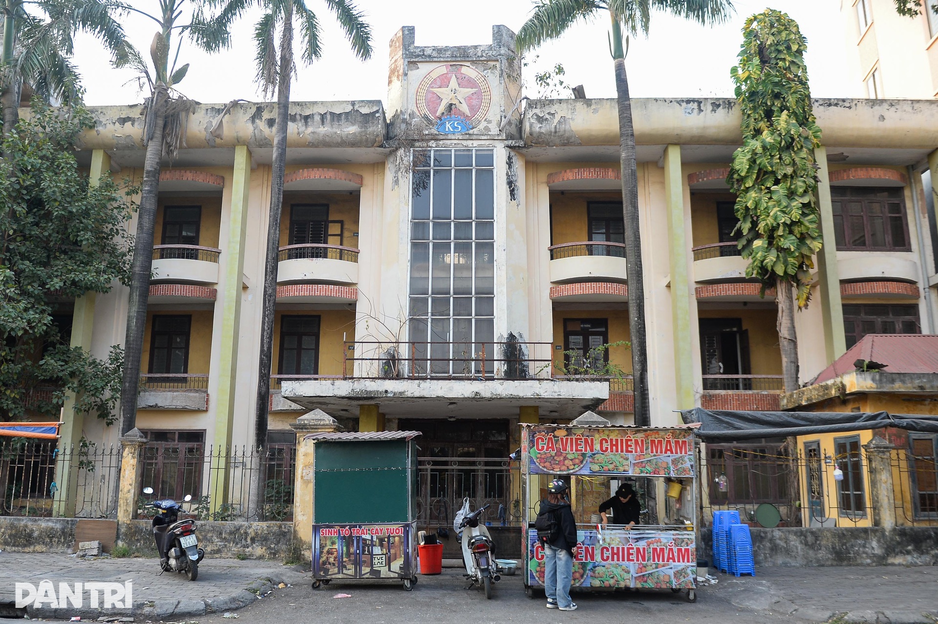 Hà Nội: Hàng loạt trụ sở ở khu đất vàng của quận Hà Đông bị bỏ hoang - 3 Hà Nội: Hàng loạt trụ sở ở khu đất vàng của quận Hà Đông bị bỏ hoang - 3