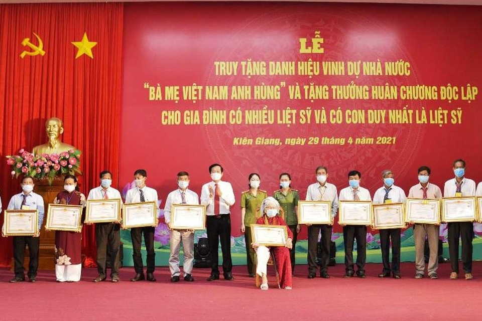 Truy tặng danh hiệu Bà mẹ Việt Nam anh hùng ở Kiên Giang - 1