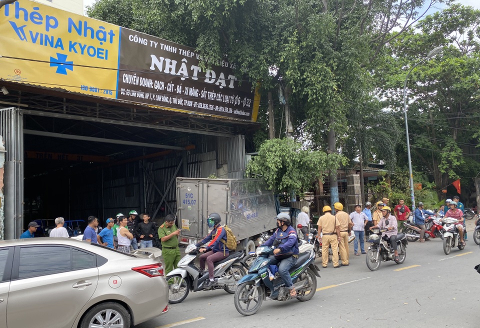 Trộm xe tải gây tai nạn liên hoàn trên đường phố Sài Gòn - 1 Trộm xe tải gây tai nạn liên hoàn trên đường phố Sài Gòn - 1