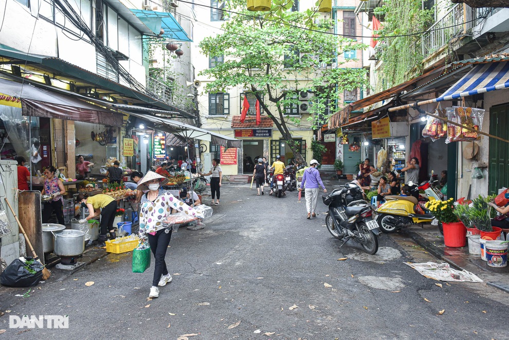 Chợ nhà giàu mùa dịch: Chẳng còn khách chịu chi, gà càng to càng ế - 1 Chợ nhà giàu mùa dịch: Chẳng còn khách chịu chi, gà càng to càng ế - 1