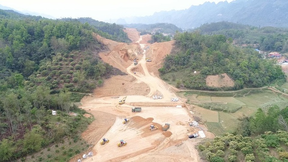 Nguy cơ “vỡ trận” cao tốc Hữu Nghị - Chi Lăng vì “đói” vốn - 1 Nguy cơ “vỡ trận” cao tốc Hữu Nghị - Chi Lăng vì “đói” vốn - 1