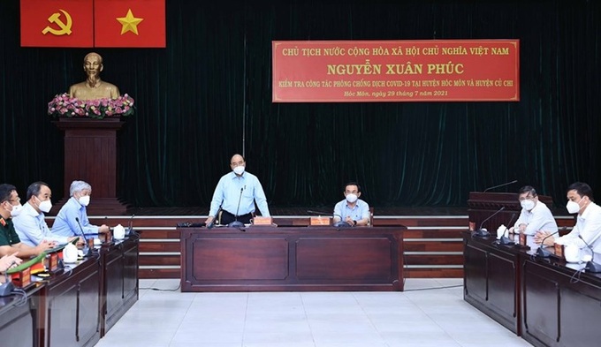 Chủ tịch nước Nguyễn Xuân Phúc: Ngành y tế phải đảm bảo máy thở để sẵn sàng cấp cứu, hạn chế tối đa việc tử vong - Ảnh 2.