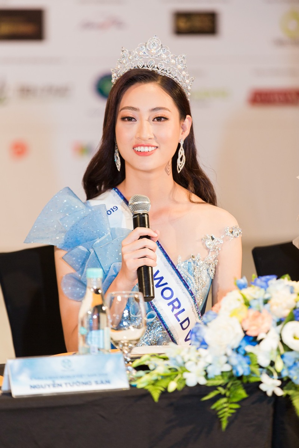 Lương Thùy Linh vượt qua ánh mắt nghi ngờ ra sao sau 2 năm đăng quang? - 4 Lương Thùy Linh vượt qua ánh mắt nghi ngờ ra sao sau 2 năm đăng quang? - 4