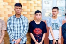 Hai nhóm bắn, chém nhau giữa phố, một người tử vong