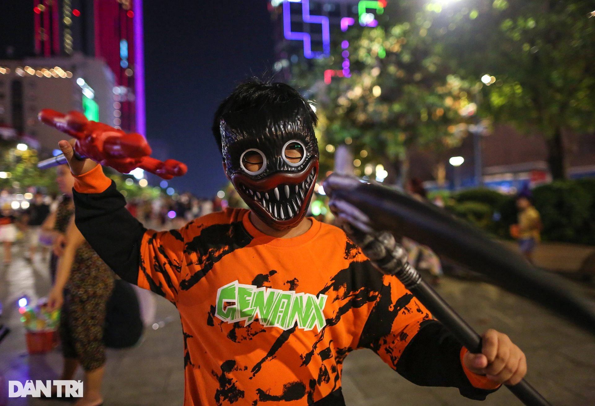 Ma quỷ dạo chơi khắp trung tâm TPHCM trong đêm Halloween - 17 Ma quỷ dạo chơi khắp trung tâm TPHCM trong đêm Halloween - 17
