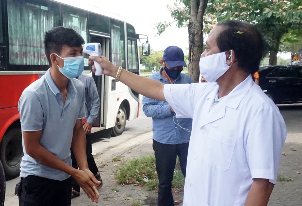 Cấm xe qua Hà Tĩnh, mẹ con tôi về nhà bằng cách nào? - 2 Cấm xe qua Hà Tĩnh, mẹ con tôi về nhà bằng cách nào? - 2