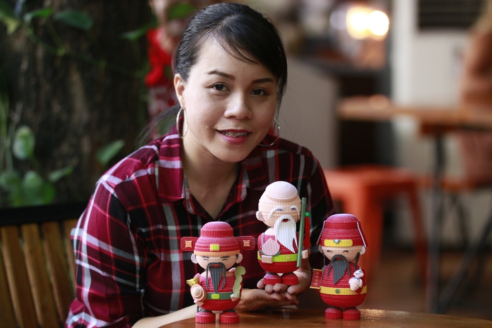 Người phụ nữ có biệt tài biến giấy thành tác phẩm tiền triệu - 1 Người phụ nữ có biệt tài biến giấy thành tác phẩm tiền triệu - 1