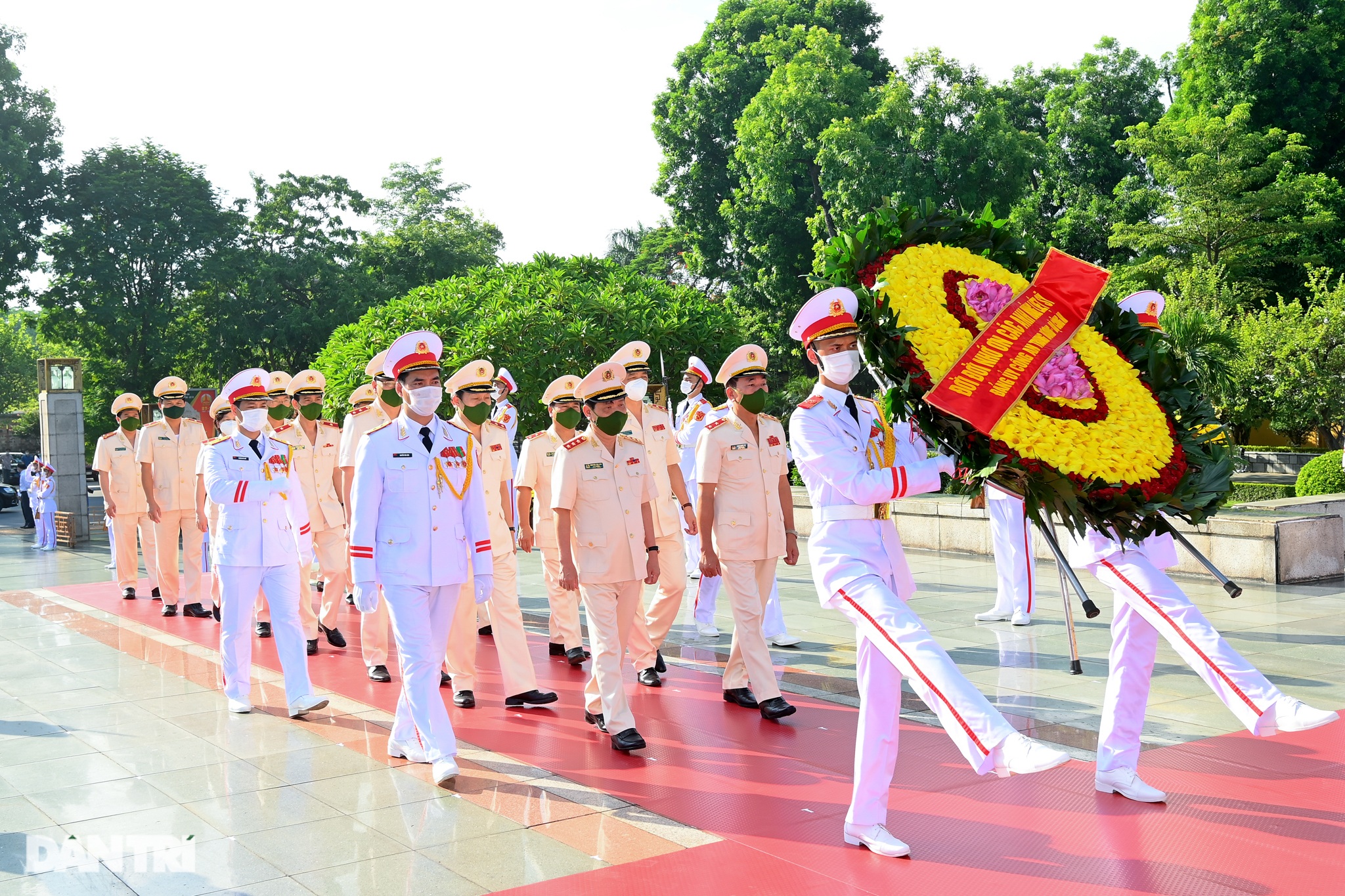 Lãnh đạo Đảng, Nhà nước đặt vòng hoa, tưởng niệm các Anh hùng liệt sĩ - 5 Lãnh đạo Đảng, Nhà nước đặt vòng hoa, tưởng niệm các Anh hùng liệt sĩ - 5