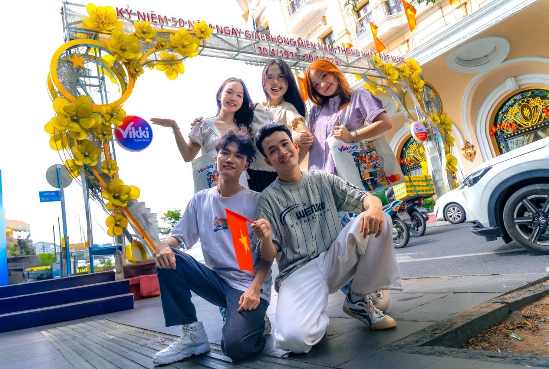 TPHCM: Rực rỡ cờ hoa, khát vọng và dấu ấn những thương hiệu ngân hàng - 8 TPHCM: Rực rỡ cờ hoa, khát vọng và dấu ấn những thương hiệu ngân hàng - 8