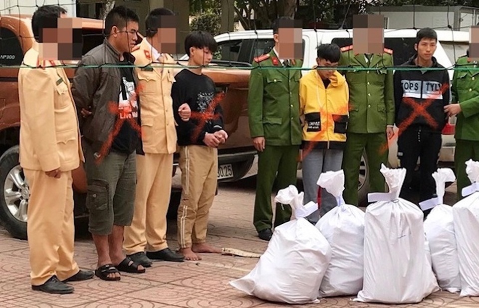 Trắng đêm chặn xe ô tô chở 8 bao tải ma túy - 2 Trắng đêm chặn xe ô tô chở 8 bao tải ma túy - 2