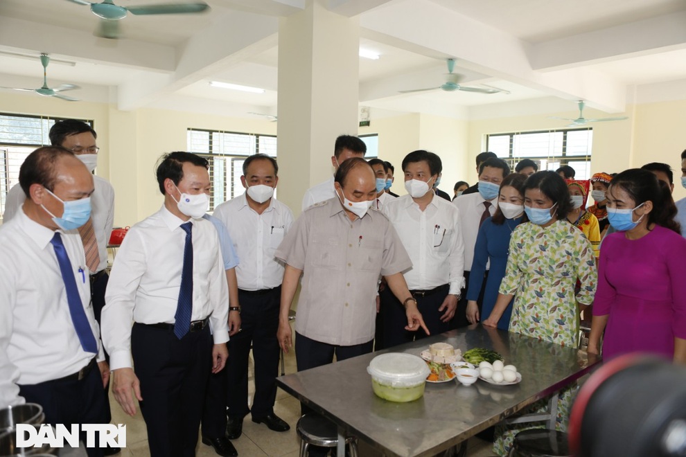 Chủ tịch nước Nguyễn Xuân Phúc dự Lễ khai giảng năm học mới tại Yên Bái - 7 Chủ tịch nước Nguyễn Xuân Phúc dự Lễ khai giảng năm học mới tại Yên Bái - 7