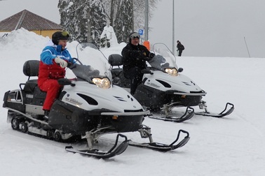 Video ông Putin trượt tuyết, lái mô tô cùng Tổng thống Belarus