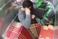 Clip “thang máy chở người bất ngờ rơi tự do” nổi bật tuần qua