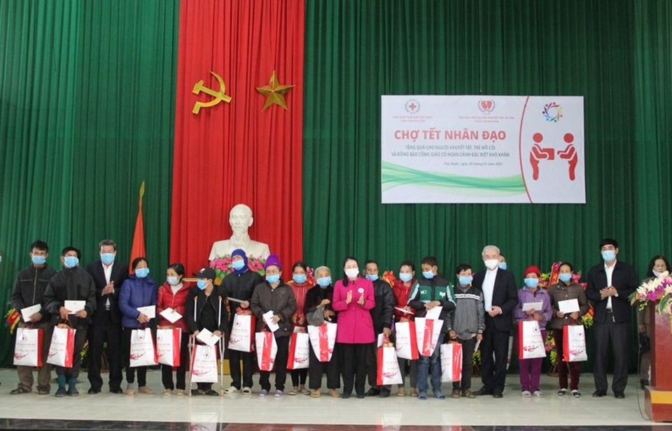Tết đến sớm với người tàn tật, trẻ mồ côi ở Thọ Xuân - 1 Tết đến sớm với người tàn tật, trẻ mồ côi ở Thọ Xuân - 1