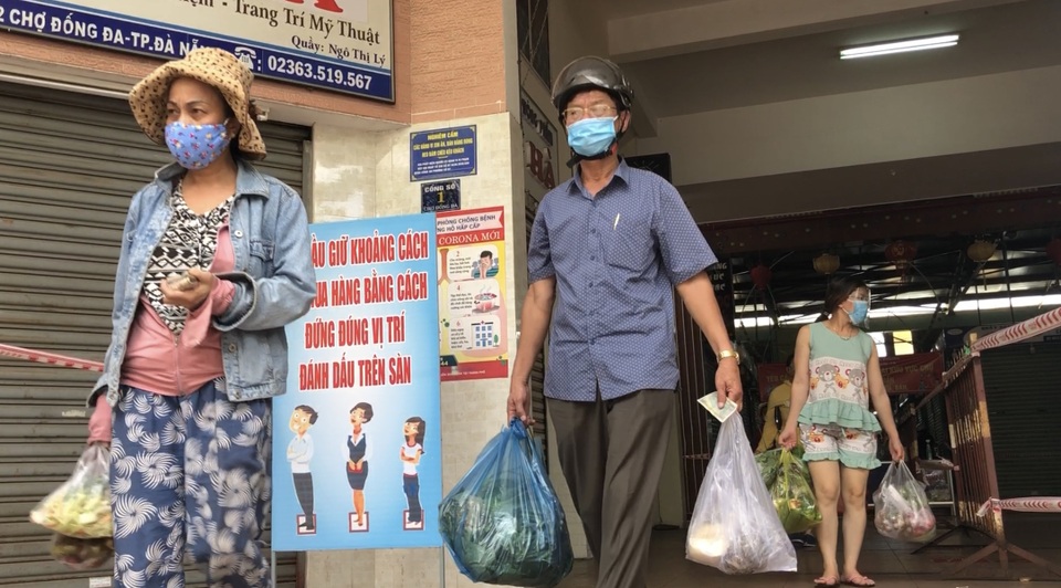 Ngày đầu người dân Đà Nẵng cầm thẻ hồng, thẻ xanh đi chợ - 5 Ngày đầu người dân Đà Nẵng cầm thẻ hồng, thẻ xanh đi chợ - 5