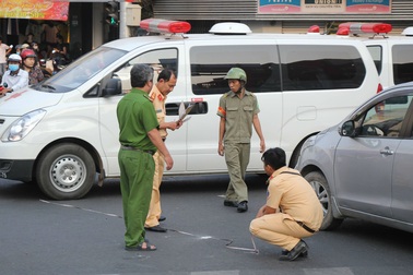 Va chạm với xe bồn, người phụ nữ khuyết tật bị cán trọng thương