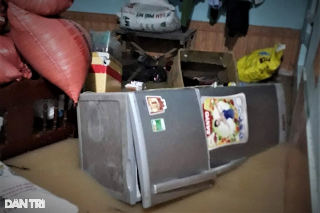 Hàng trăm người trắng đêm cứu con đập nguy cơ vỡ - 10 Hàng trăm người trắng đêm cứu con đập nguy cơ vỡ - 10