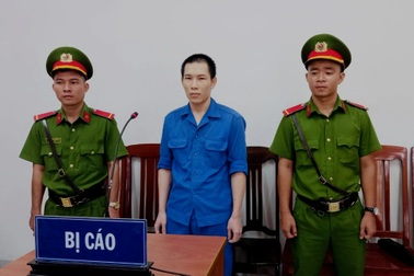 Cầm súng xông vào sòng bầu cua hô "tao là công an" để cướp