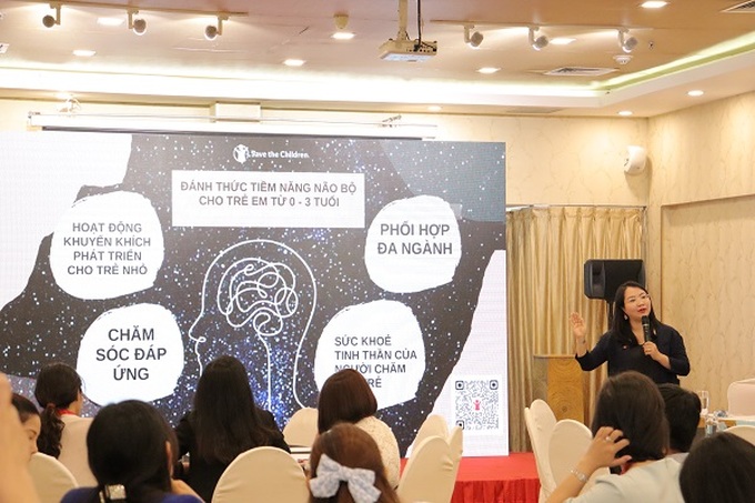 Bà Trần Hương Thảo, Cố vấn Kỹ thuật Giáo dục (Tổ chức Cứu trợ Trẻ em) chia sẻ phương pháp đánh thức tiềm năng não bộ cho trẻ 0-3 tuổi.