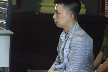 Bênh vợ, đâm chết người