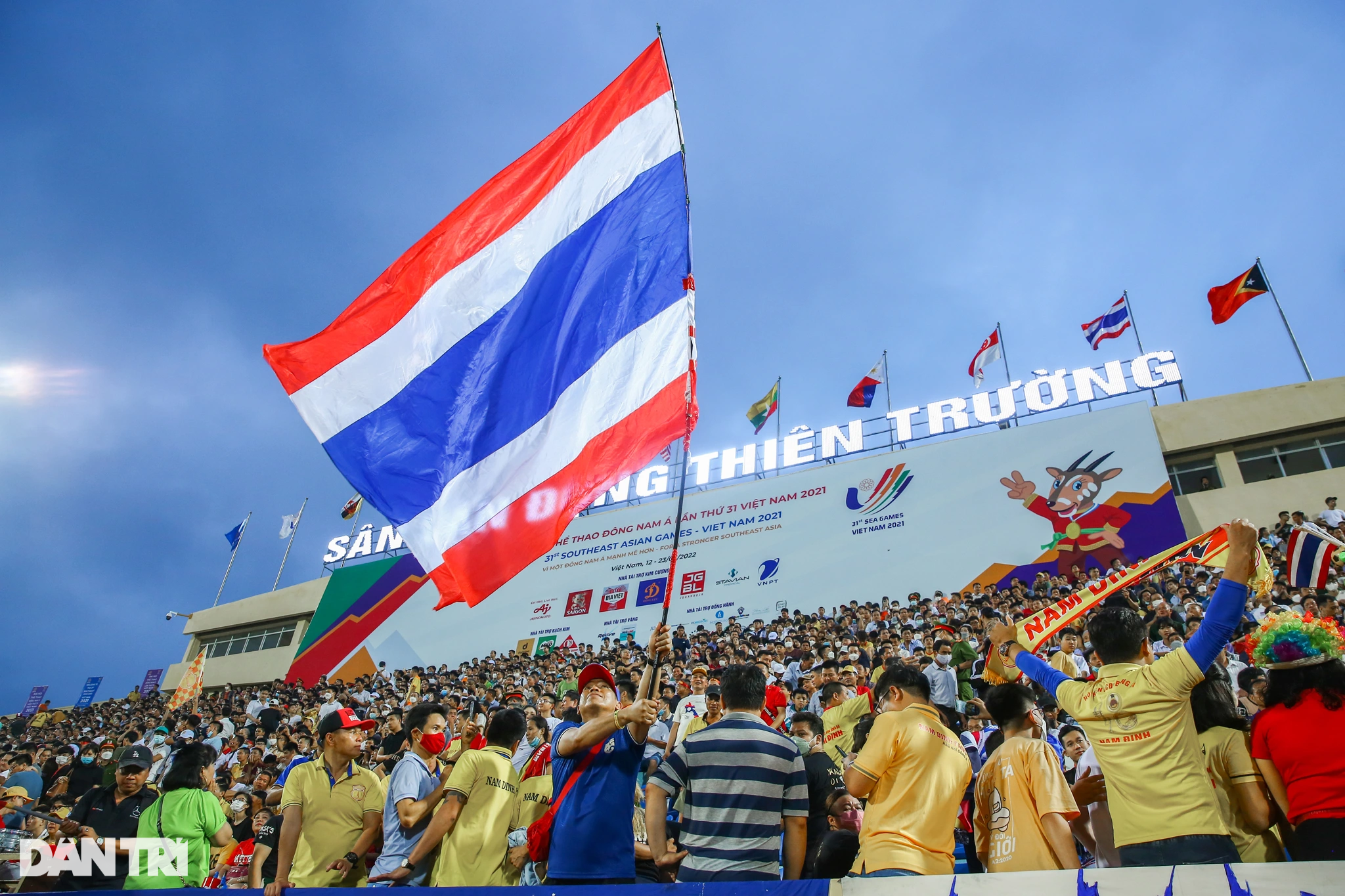 Mãn nhãn các SVĐ đẹp như mơ, chật kín khán giả cổ vũ SEA Games ở Việt Nam - 9 Mãn nhãn các SVĐ đẹp như mơ, chật kín khán giả cổ vũ SEA Games ở Việt Nam - 9