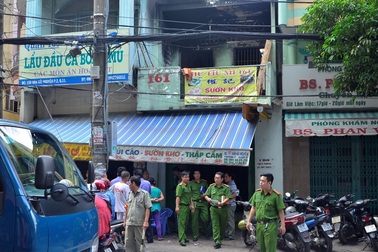 Cô gái bốc cháy như đuốc nhảy lầu thoát khỏi biển lửa