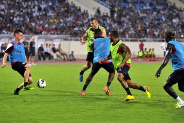 Fan Việt Nam “ngất ngây” với trình độ siêu hạng của Arsenal