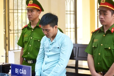 Xâm hại bé gái lớp 1, thanh niên lãnh 20 năm tù giam