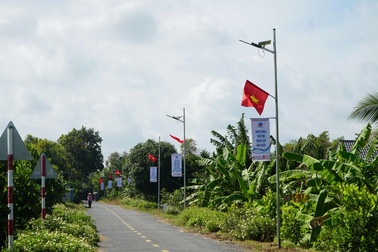 Đèn về ấp, thắp lên nụ cười