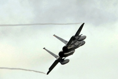 Chĩa nhầm mũi máy bay, phi công quân sự Mỹ gây tiếng nổ làm dân hốt hoảng