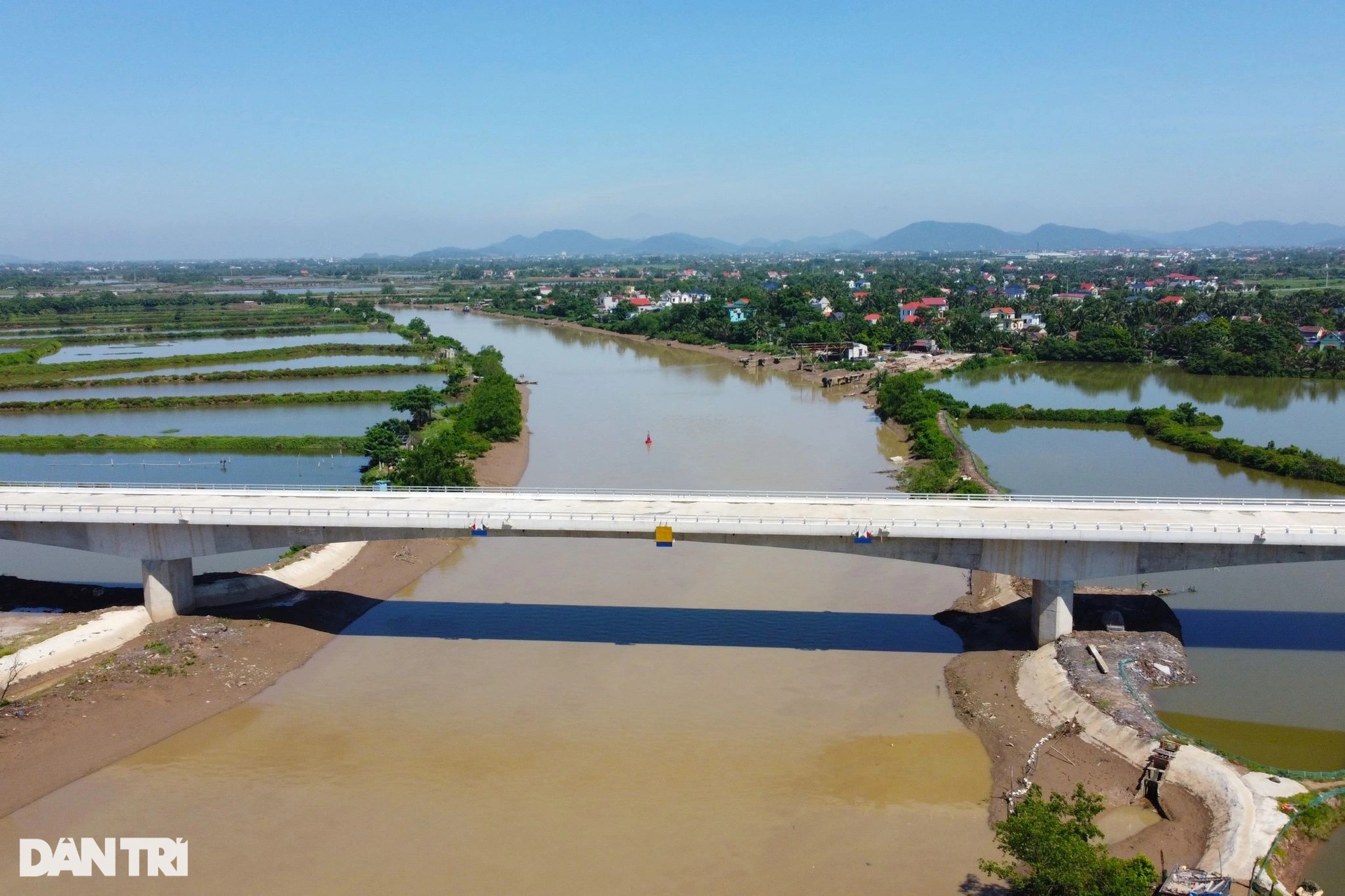 Cây cầu dài nhất trên tuyến đường ven biển ở Thanh Hóa - 3