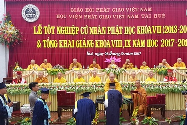 Phát bằng Cử nhân Phật học cho hơn 160 Tăng Ni sinh viên Huế
