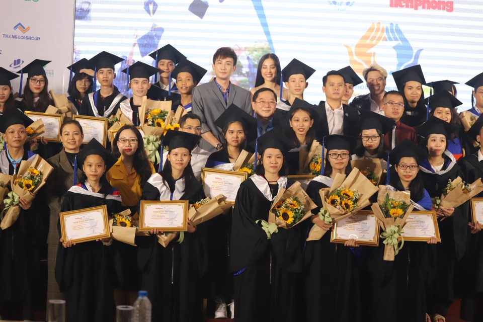 50 thủ khoa, á khoa đại học nhận học bổng vượt khó 2019 - 3