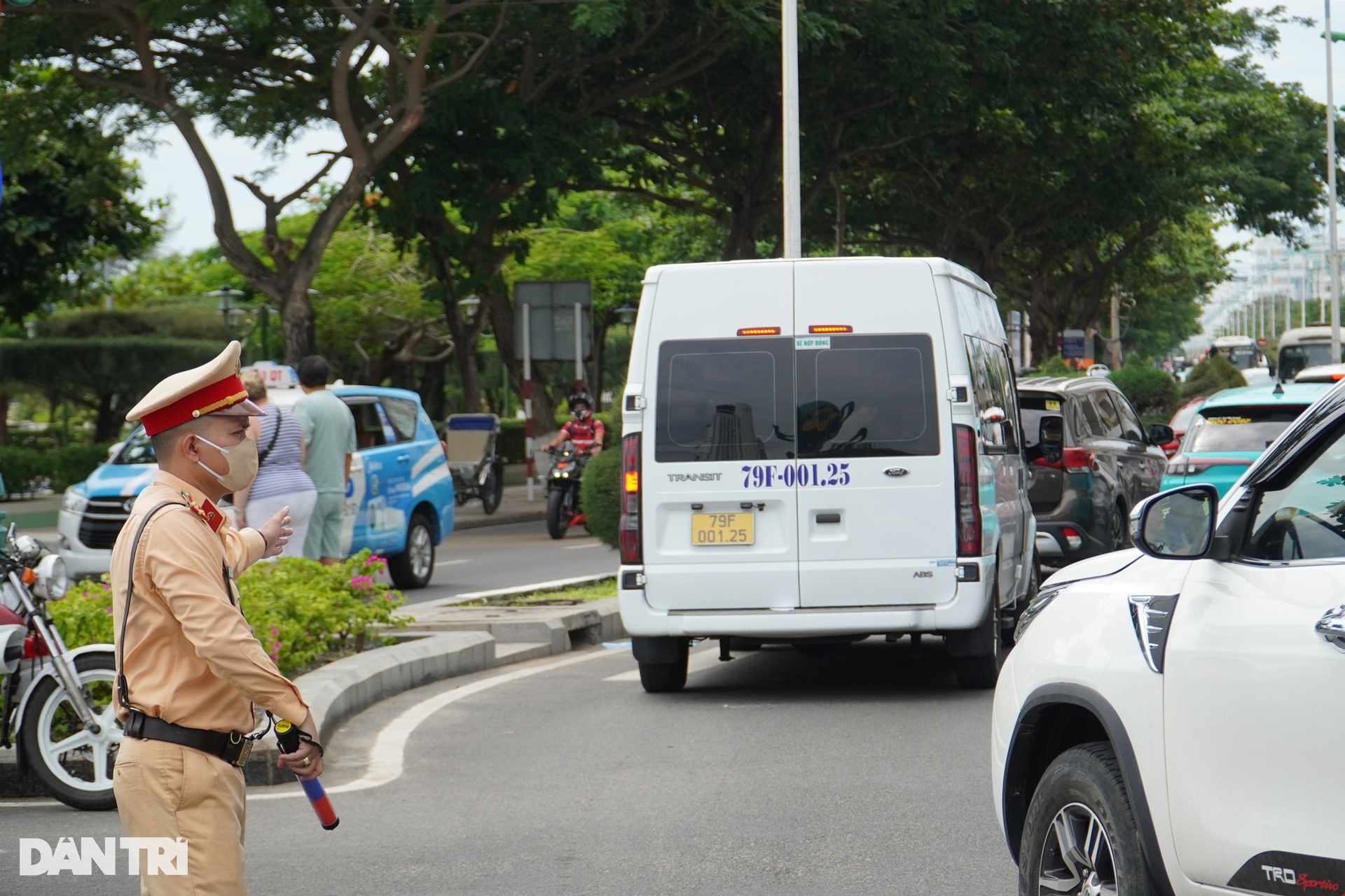 Nhiều điểm du lịch ở Nha Trang ken kín người - 3