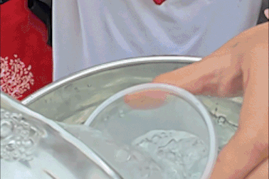 Video khách Tây thử "nước ma thuật" ở Philippines hút 40 triệu lượt xem