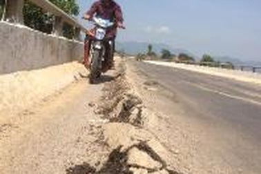 Kinh hoàng khi qua cầu Rào Trổ trên Quốc lộ 12