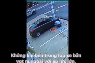 Người đàn ông suýt gặp tai nạn nguy hiểm vì bơm lốp xe quá căng