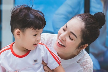 Dương Cẩm Lynh: “Trông con “thời Covid-19” - cái khó ló cái khôn”